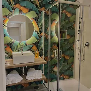 cloes-rooms-napoli.hotels-amalfi.com/